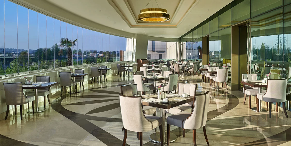 Restaurants & Bar