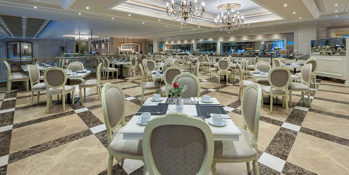Restaurants & Bar
