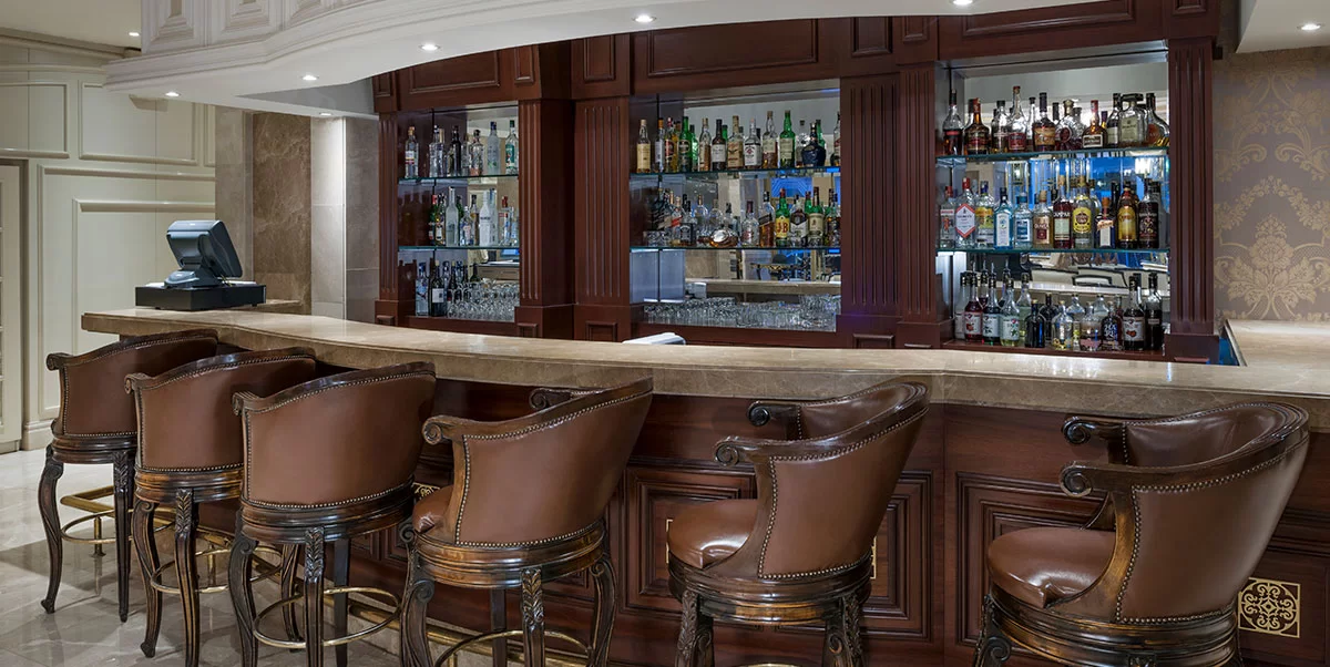 Restaurants & Bar