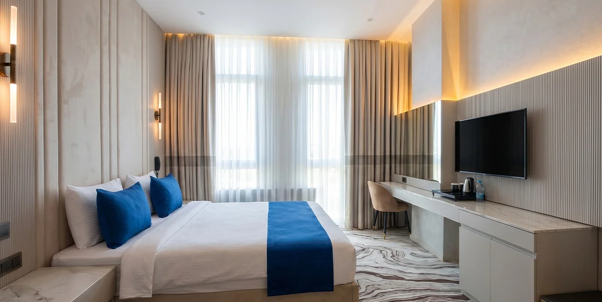 TRENDY ROOM WITH KING SIZE BED