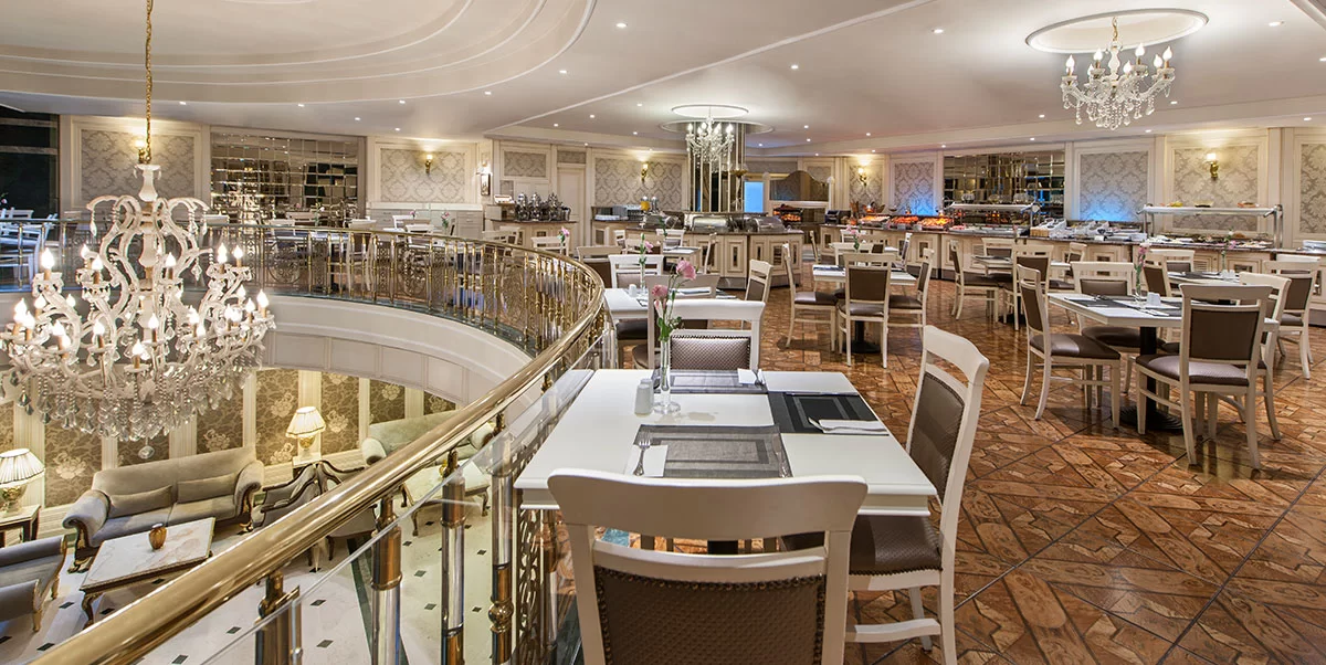 Restaurants & Bar