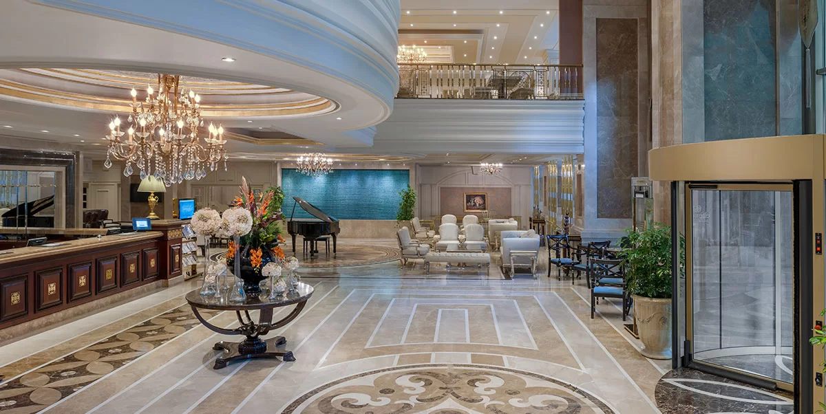 LOBBY BAR & LOUNGE