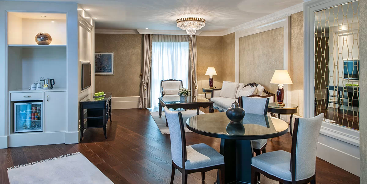 PRESIDENTAL SUITE WITH KING SIZE BED 