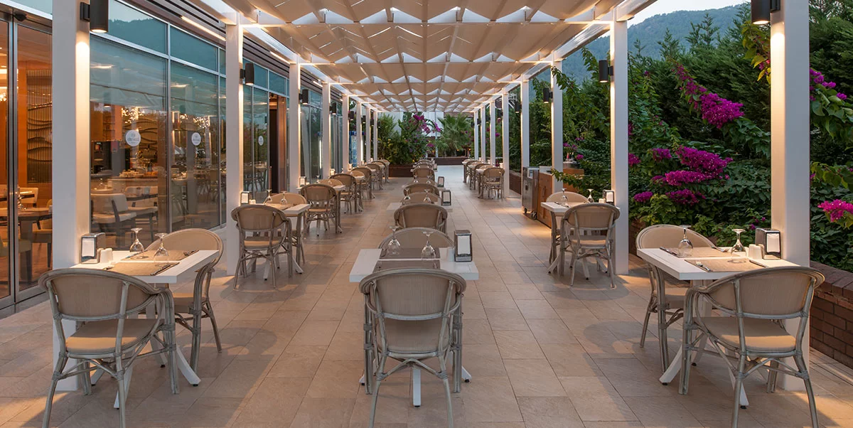 RESTAURANTS & BAR