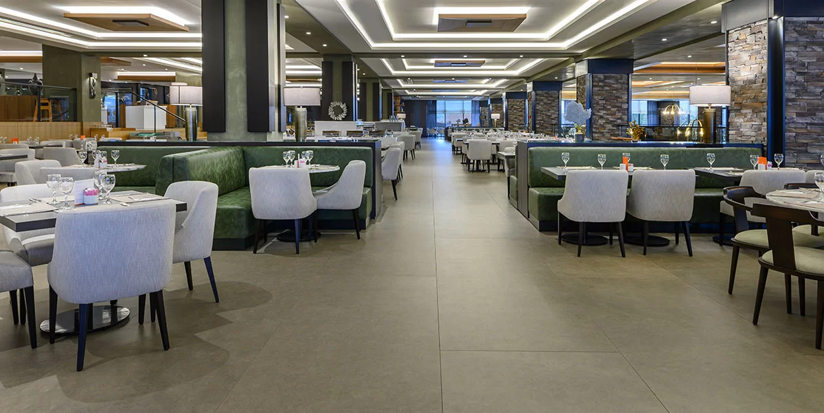 Restaurants & Bar