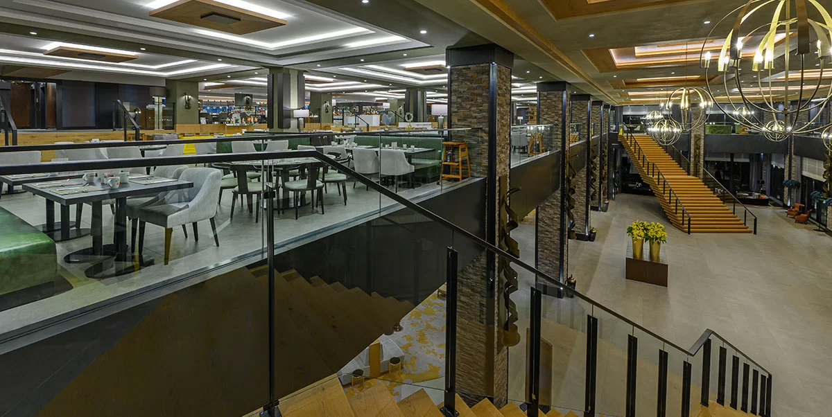 Restaurants & Bar