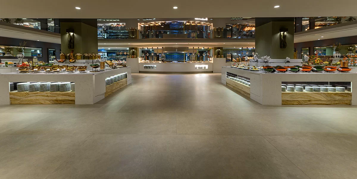 Restaurants & Bar