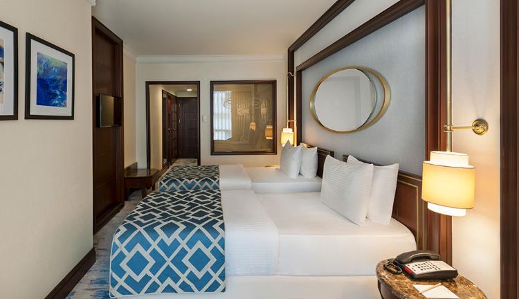 SUPERIOR ROOM WITH 2 SINGLE BEDS 