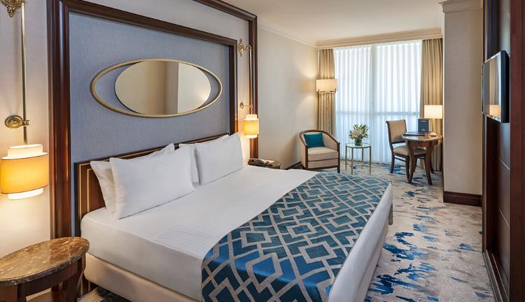 DELUXE ROOM WITH QUEEN SIZE BED