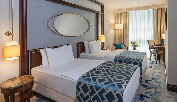 DELUXE ROOM WITH 2 SINGLE BEDS