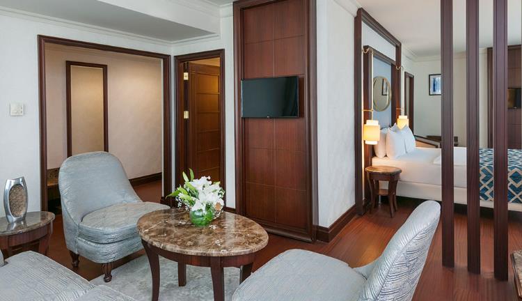 JUNIOR SUITE WITH QUEEN SIZE BED