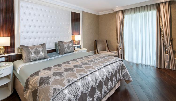 PRESIDENTAL SUITE WITH KING SIZE BED 