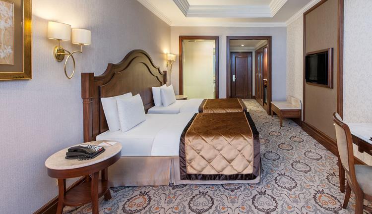 SUPERIOR ROOM WITH 2 SINGLE BEDS