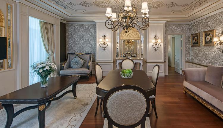 PRESIDENTIAL SUITE WITH KING SIZE BED