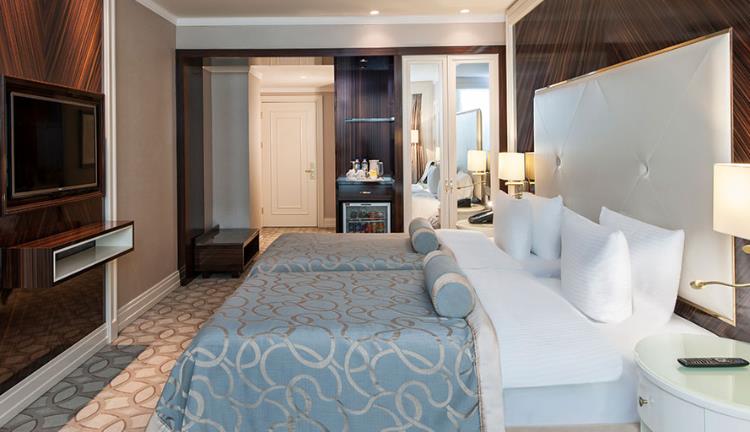 PREMIUM ROOM WITH 2 SINGLE BEDS