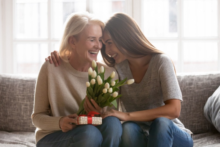 TIPS TO MAKE YOUR MOTHER FEEL SPECIAL ON MOTHER'S DAY