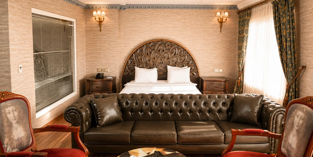 EXECUTIVE ROOM WITH QUEEN SIZE BED AND SOFABED