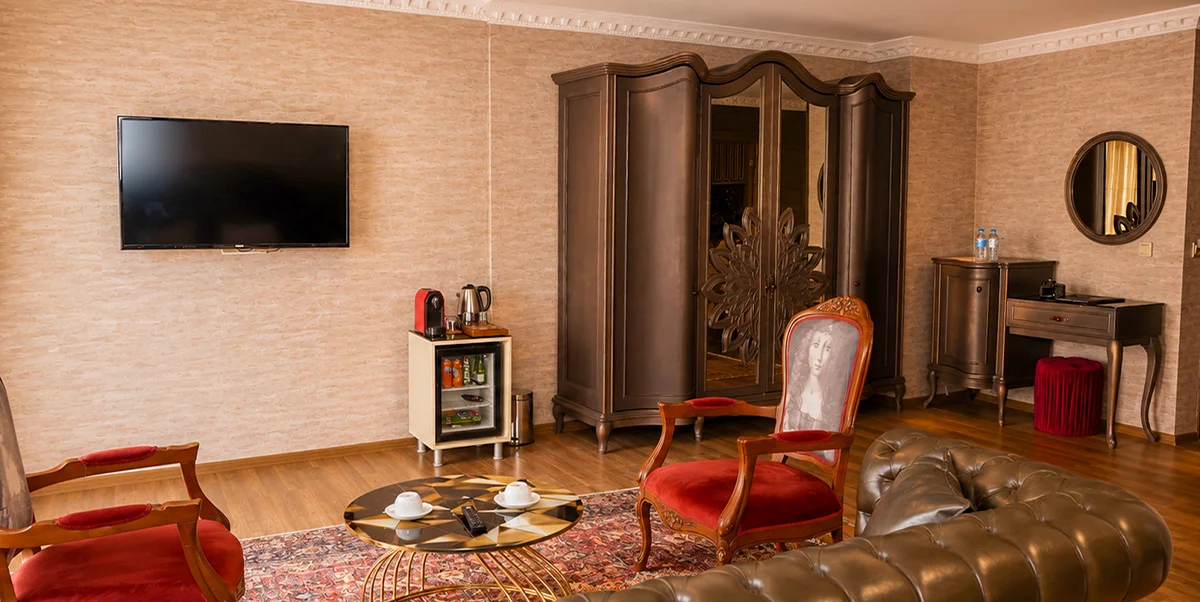 EXECUTIVE ROOM WITH QUEEN SIZE BED AND SOFABED