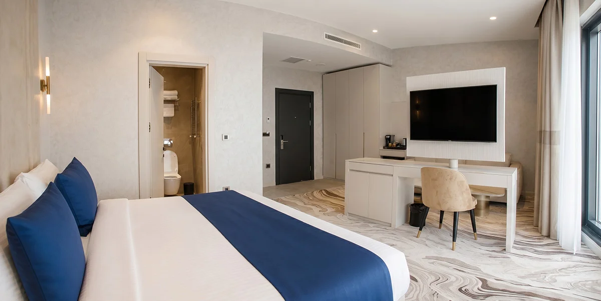 SUPERIOR ROOM – KING BED WITH BALCONY & SEA VIEW