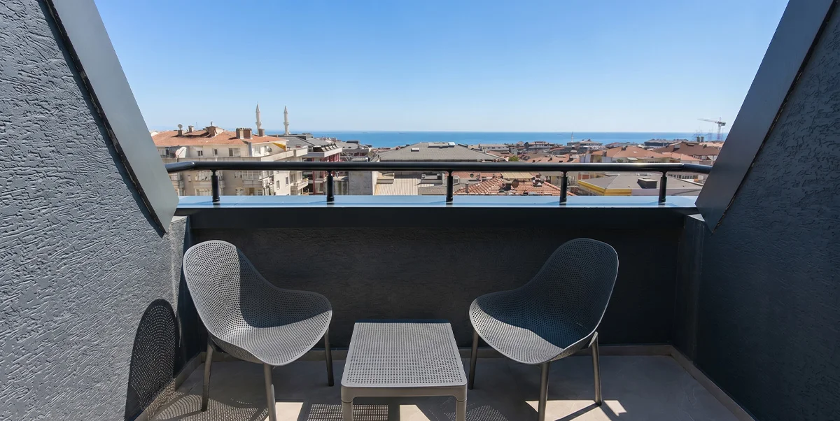 SUPERIOR ROOM – KING BED WITH BALCONY & SEA VIEW