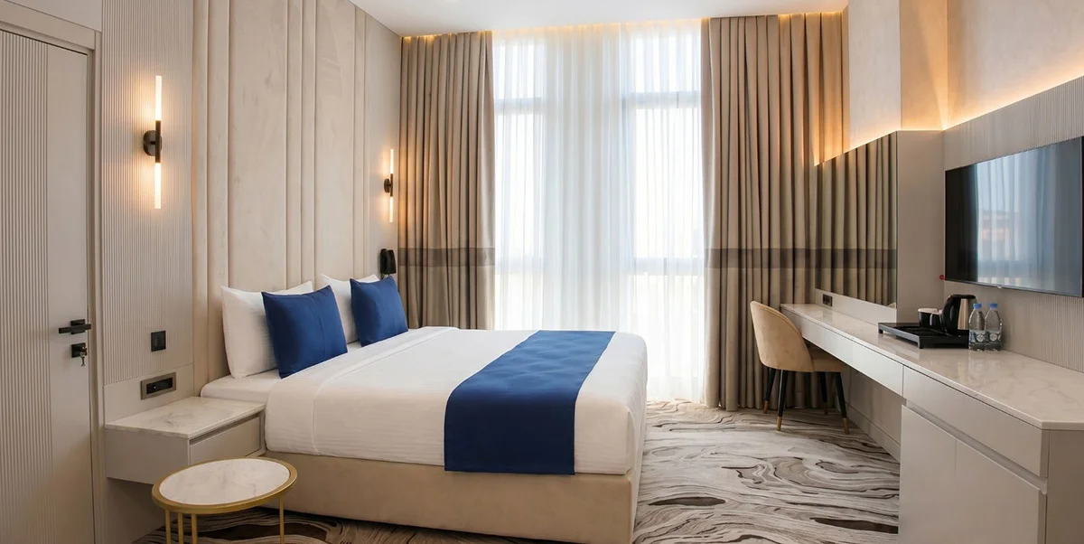 SUPERIOR ROOM – KING BED WITH BALCONY
