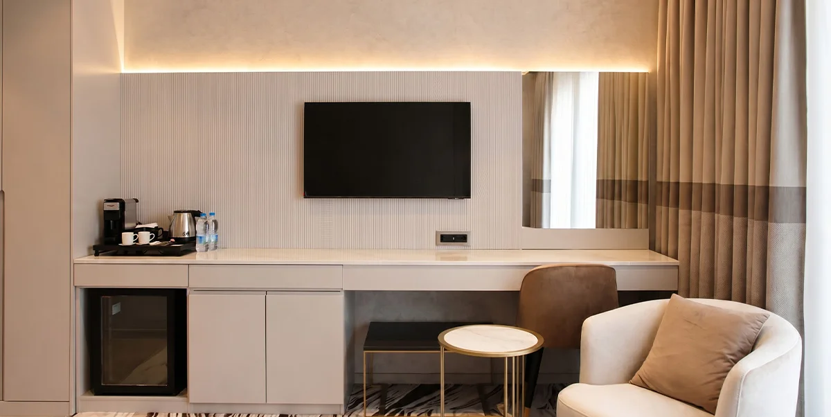 SUPERIOR ROOM – KING BED WITH BALCONY