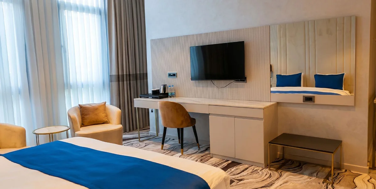 SUPERIOR ROOM – KING BED WITH BALCONY