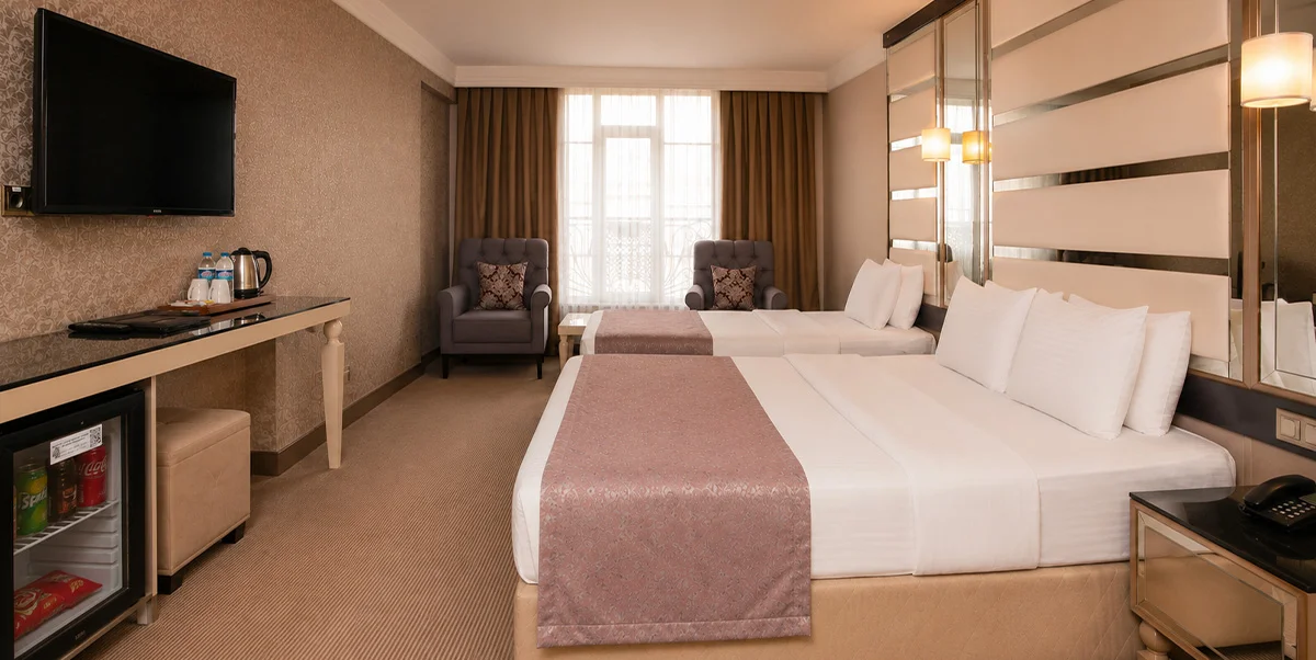 SUPERIOR ROOM WITH 1 KING + 1 SINGLE	