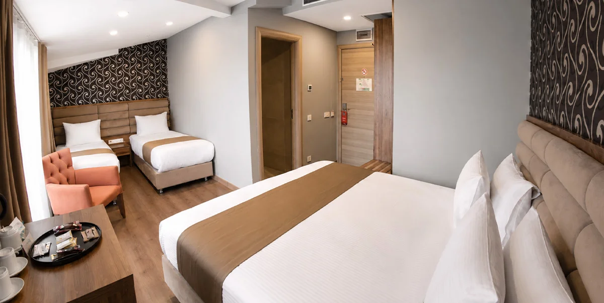 TRENDY ROOM WITH 1 KING + 2 SINGLE BED 