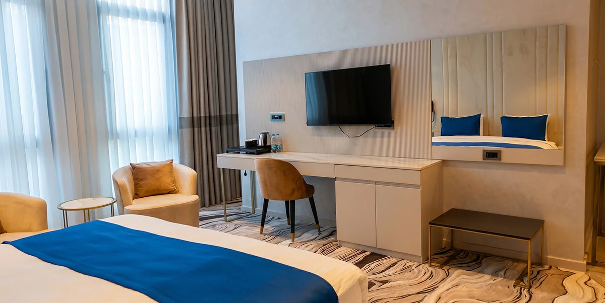 TRENDY ROOM WITH KING SIZE BED