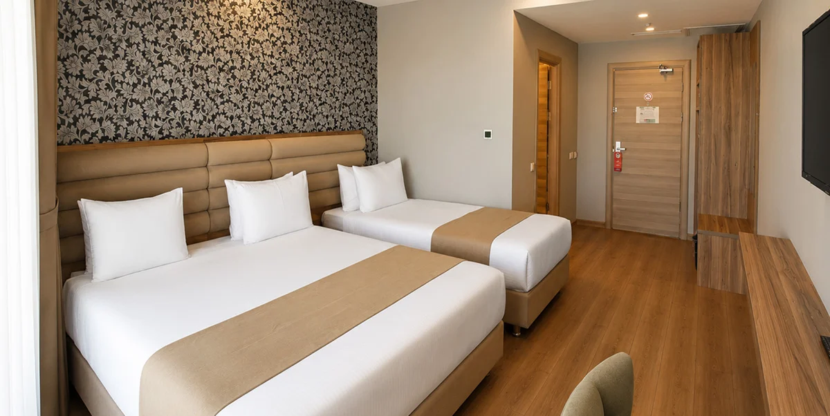 TRENDY ROOM WITH 1 KING + 1 SINGLE BED
