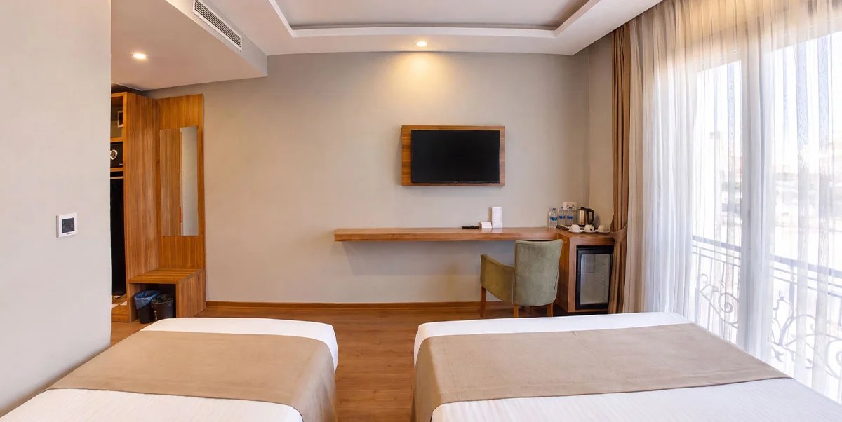 TRENDY ROOM WITH 1 KING + 1 SINGLE BED