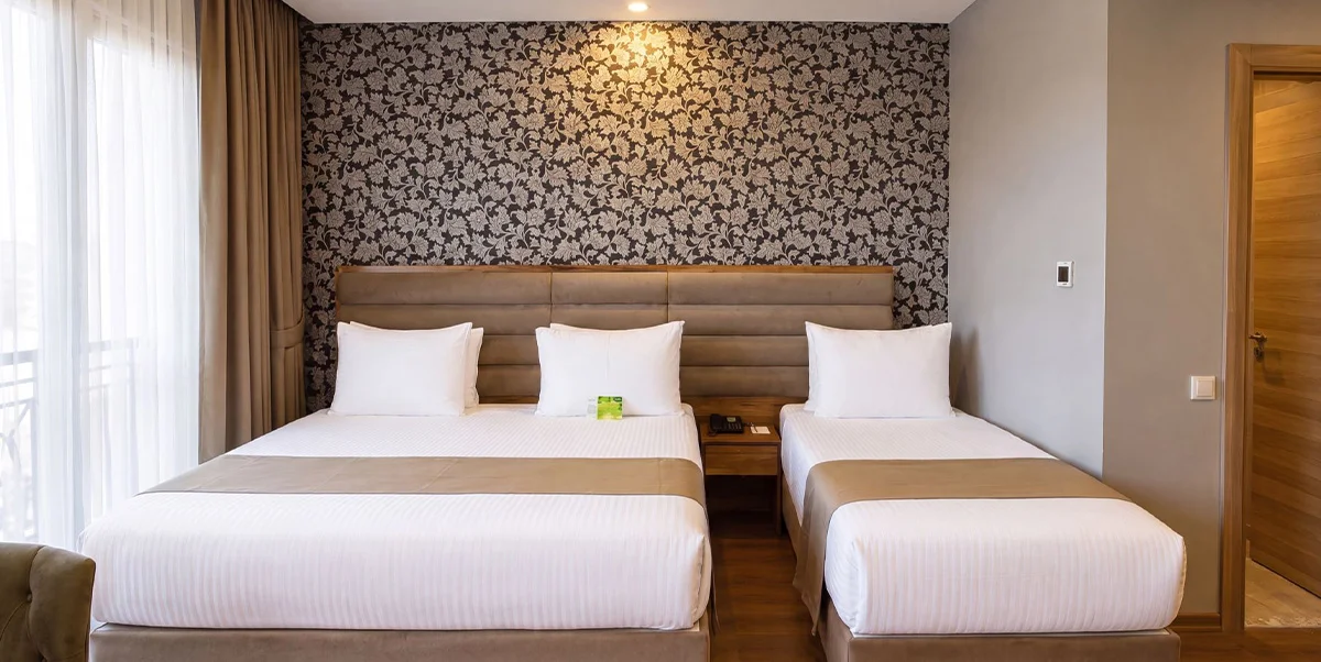 TRENDY ROOM WITH 1 KING + 1 SINGLE BED