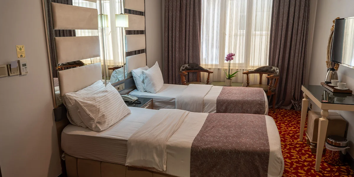 TRENDY ROOM WITH 2 SINGLE BEDS	