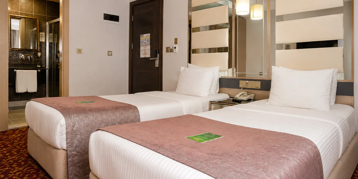 TRENDY ROOM WITH 2 SINGLE BEDS	