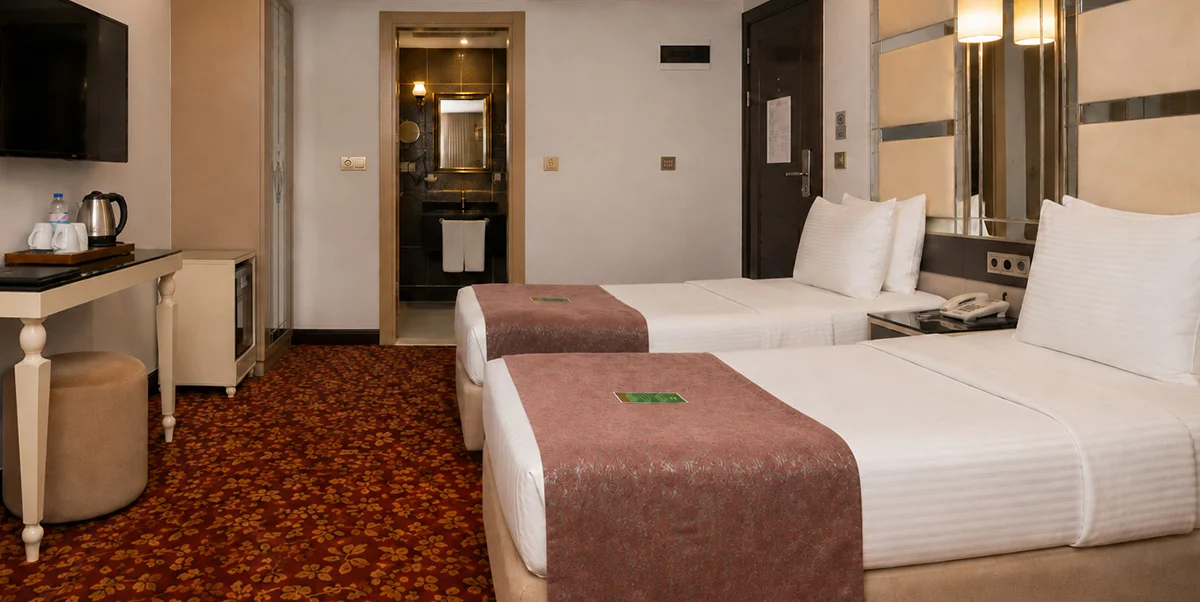 TRENDY ROOM WITH 2 SINGLE BEDS	