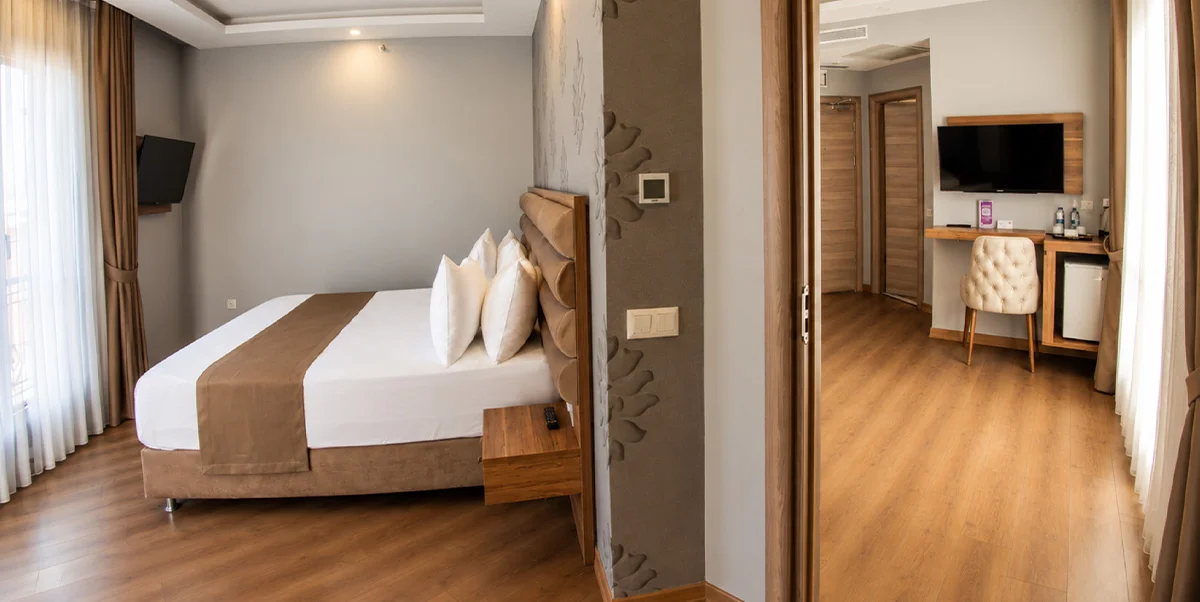 SUITE WITH QUEEN SIZE BED
