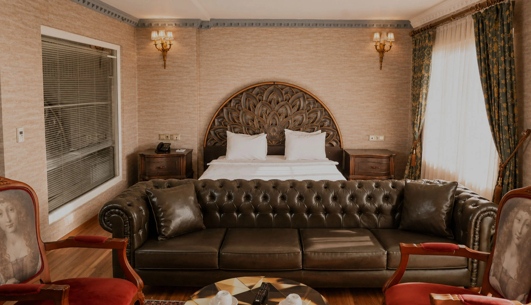 EXECUTIVE ROOM WITH QUEEN SIZE BED AND SOFABED