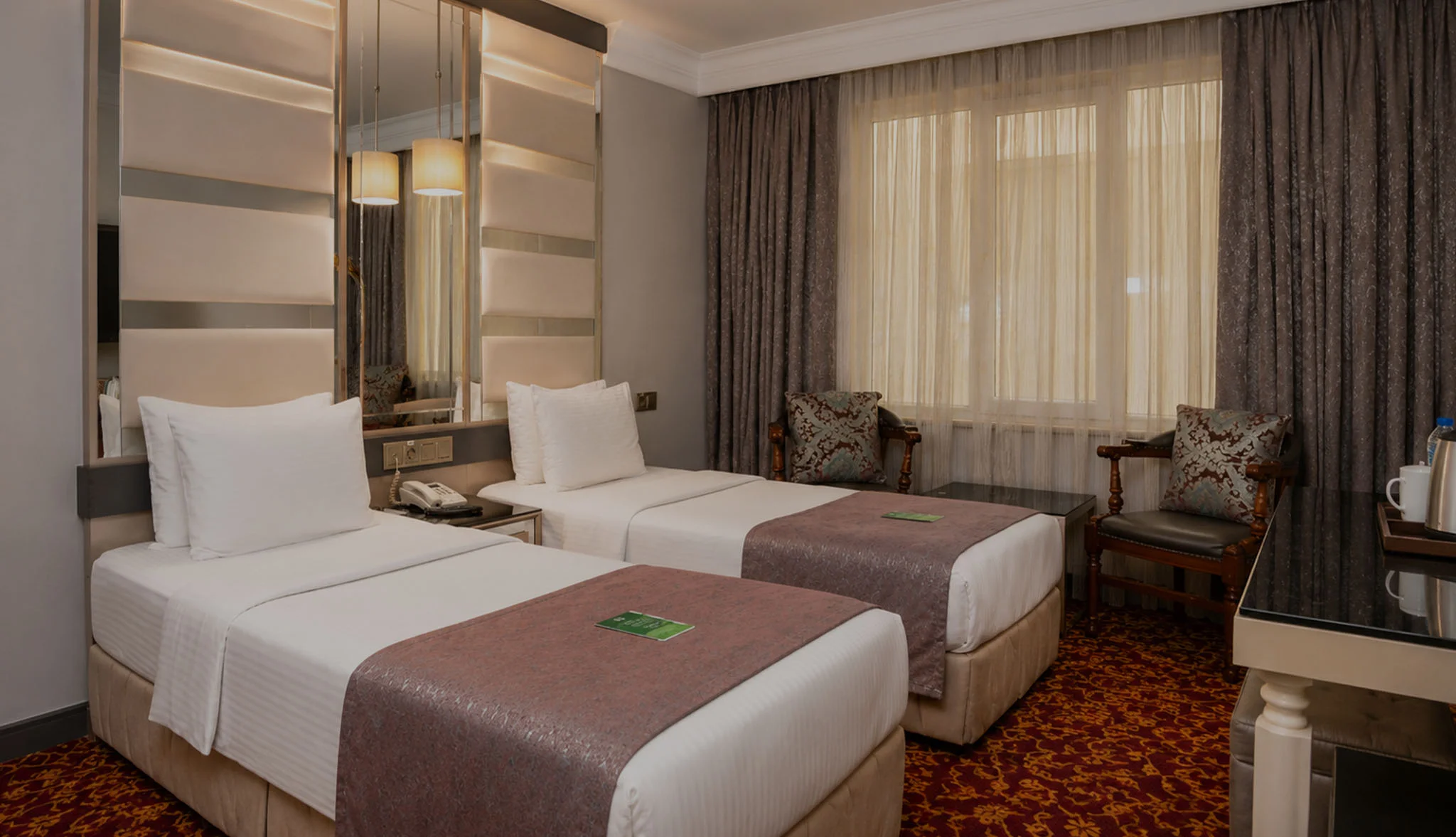 TRENDY ROOM WITH 2 SINGLE BEDS	