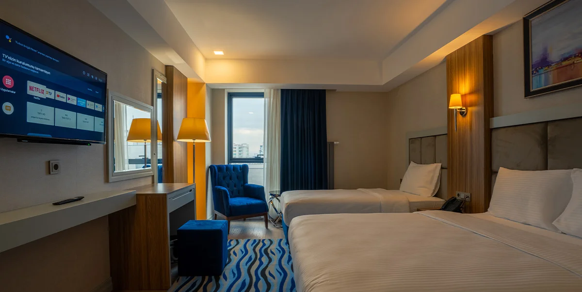 SUPERIOR ROOM WITH 1 QUEEN + 1 SINGLE