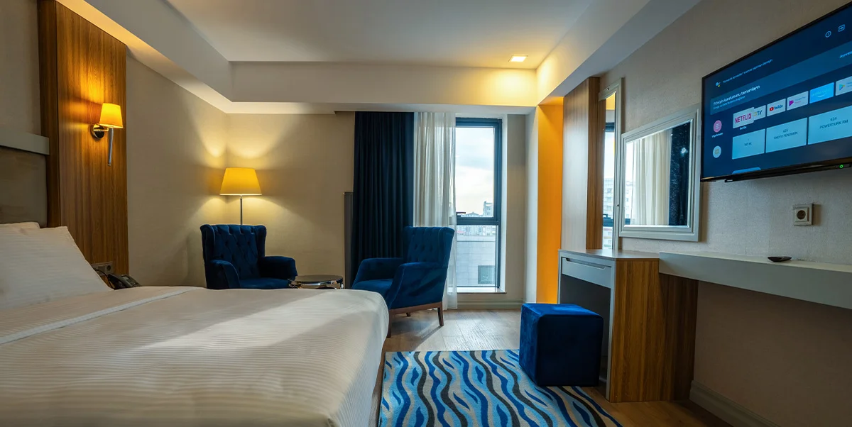 SUPERIOR ROOM WITH QUEEN SIZE BED