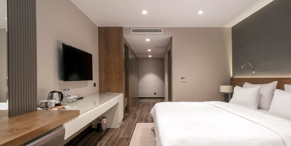 TRENDY ROOM WITH KING SIZE BEDS