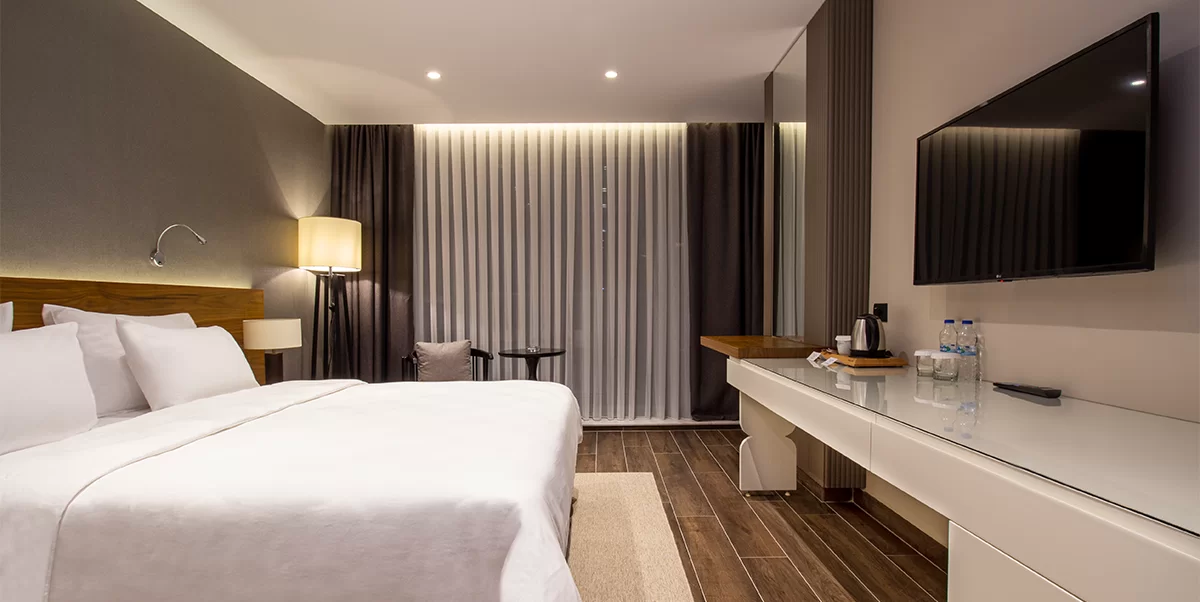 TRENDY ROOM WITH KING SIZE BEDS