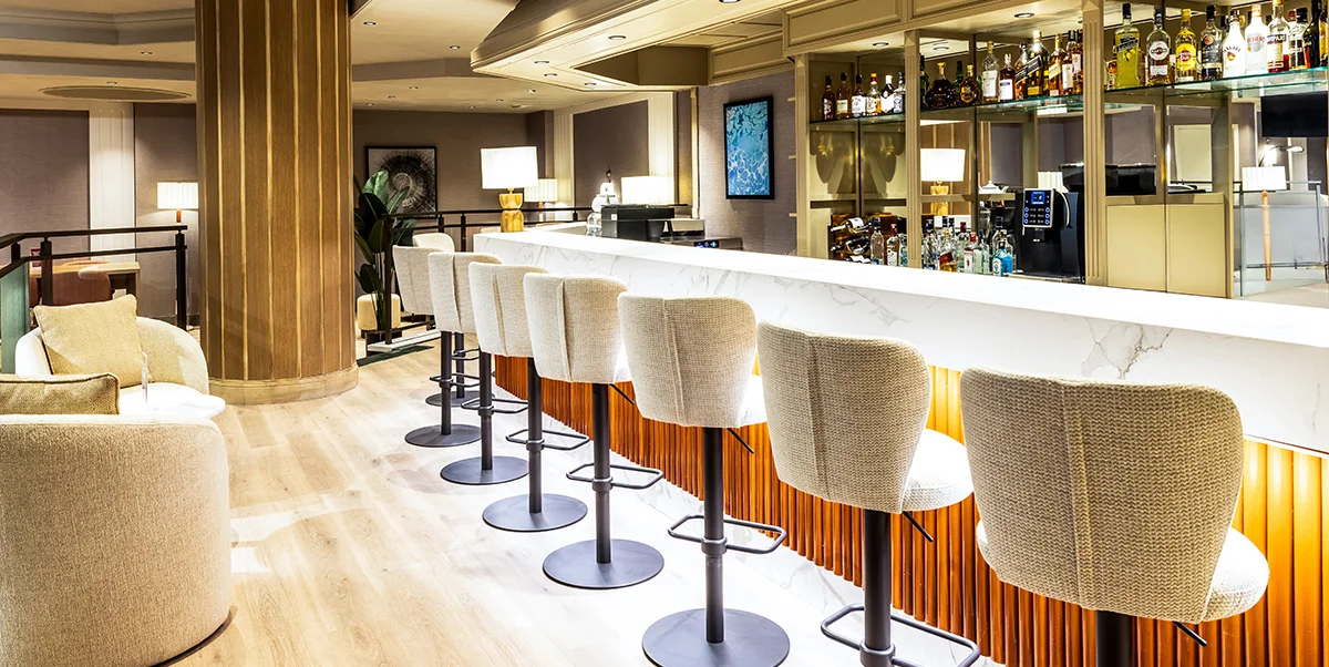 LOBBY BAR