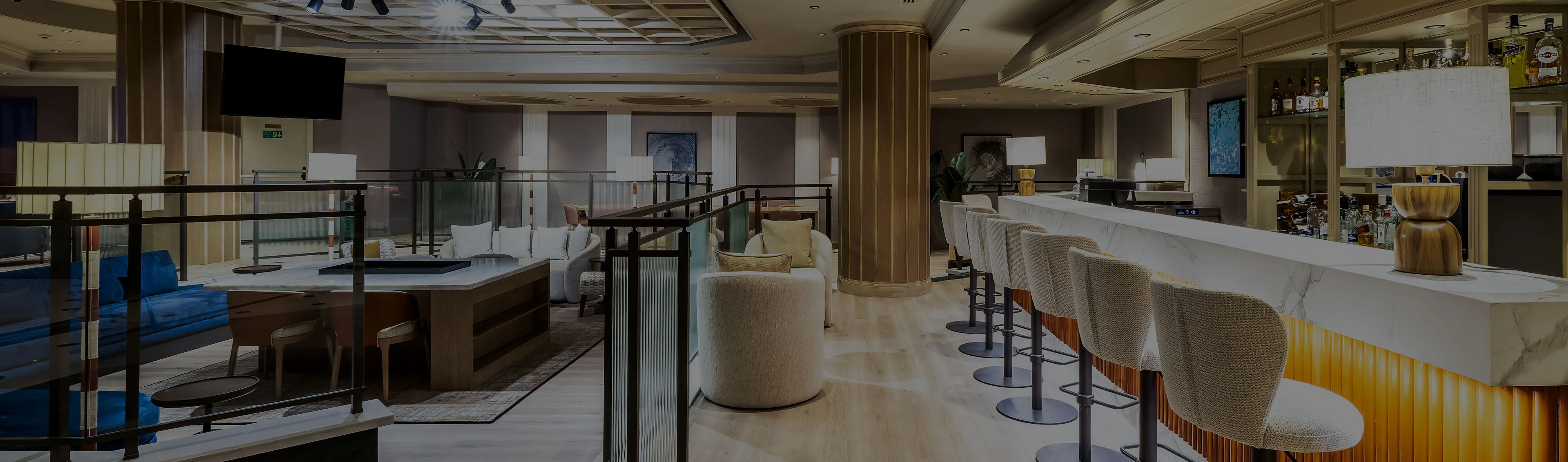 LOBBY BAR