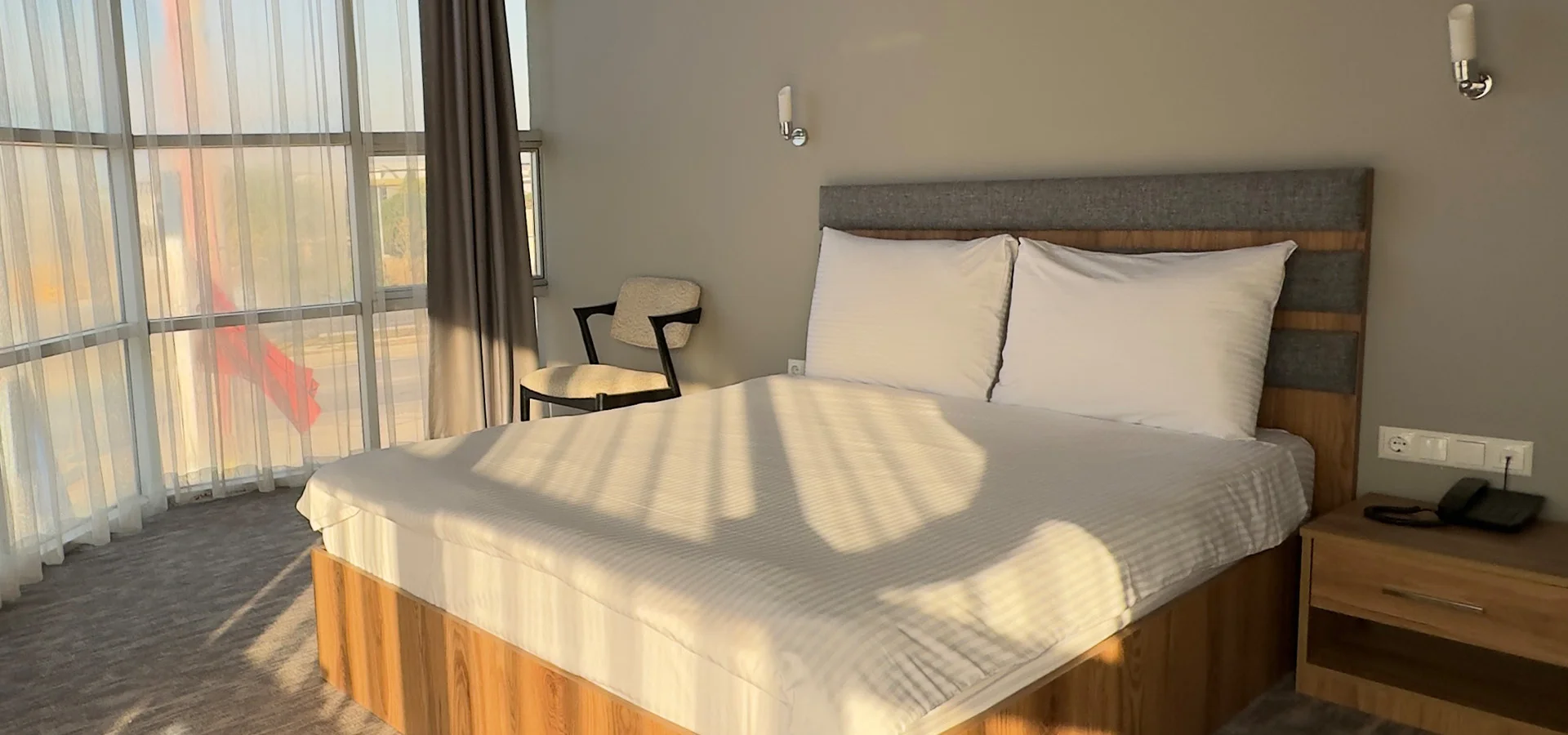 SUPERIOR ROOM WITH QUEEN SIZE BED