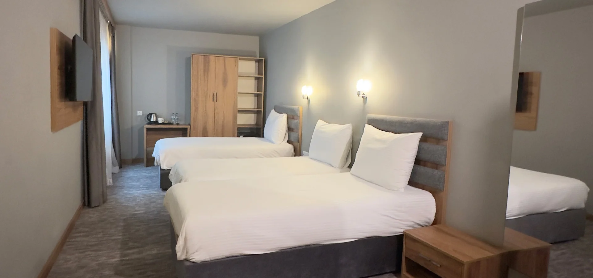 SUPERIOR ROOM WITH 2 SINGLE BEDS