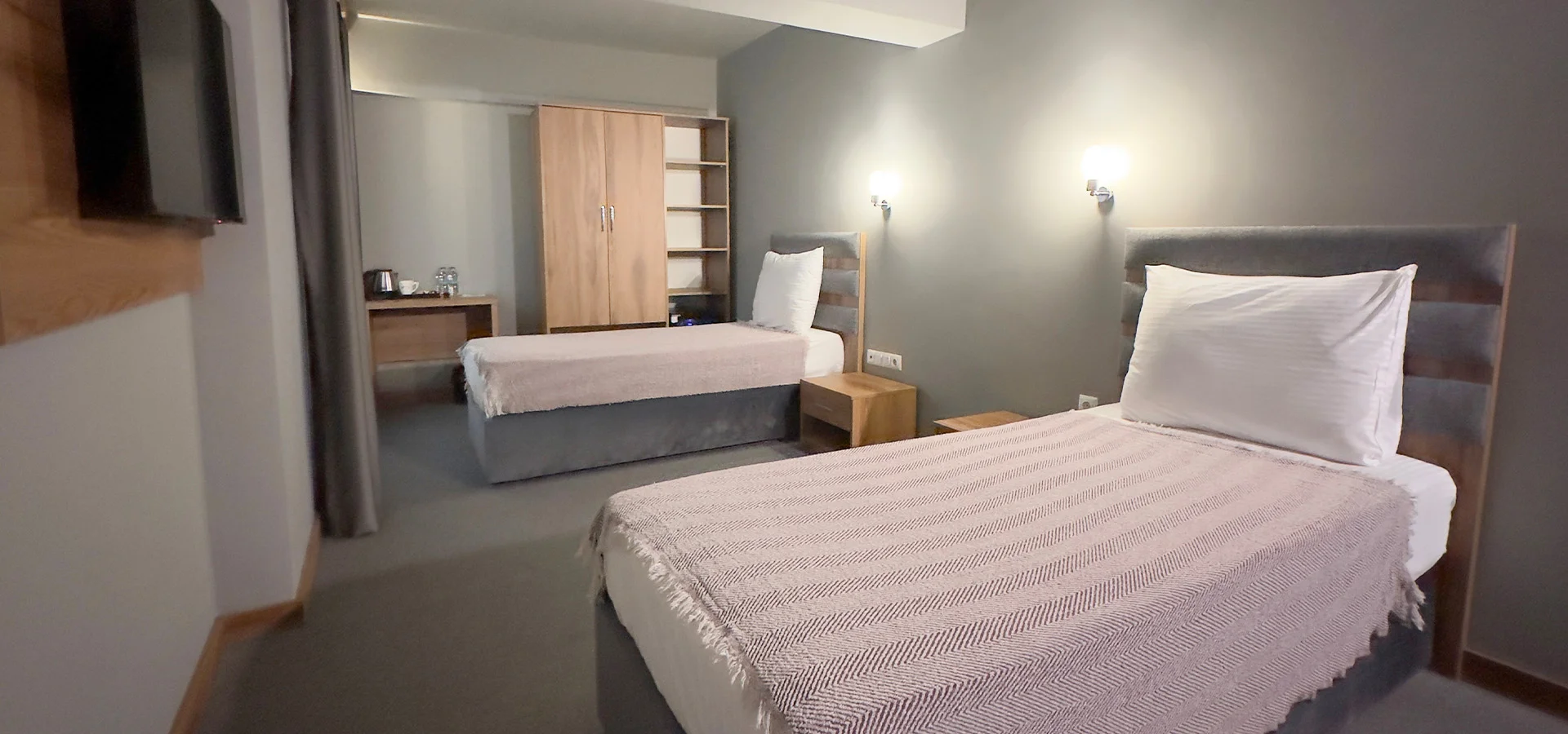 SUPERIOR ROOM WITH 2 SINGLE BEDS