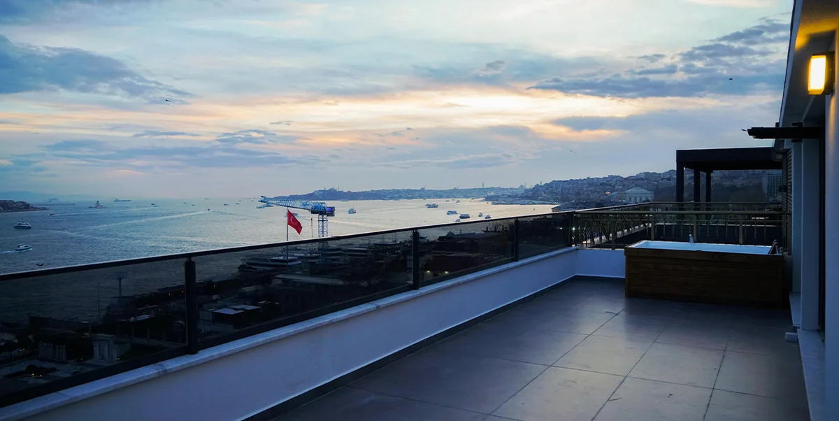 EXECUTIVE SUITE WITH KING SIZE BED, SEA VIEW