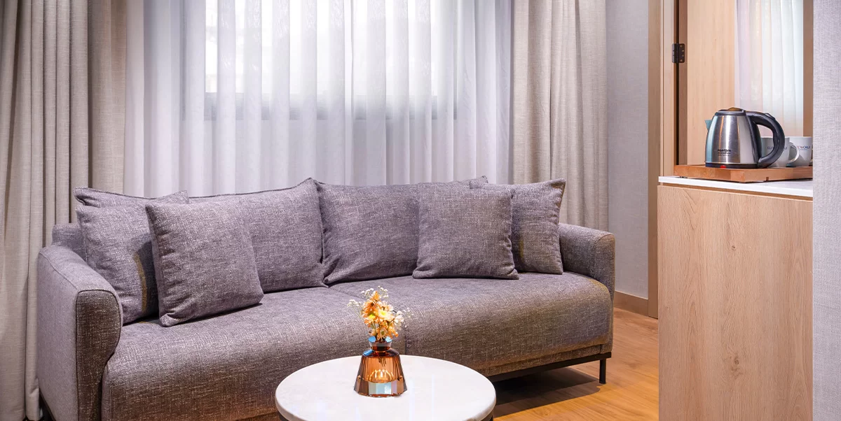 FAMILY ROOM WITH 1 QUEEN BED + 2 SINGLE BED - 2 ROOMS